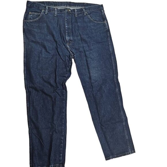 Wrangler 46 x 32 Regular Fit Medium Wash Jeans - Picture 1 of 6